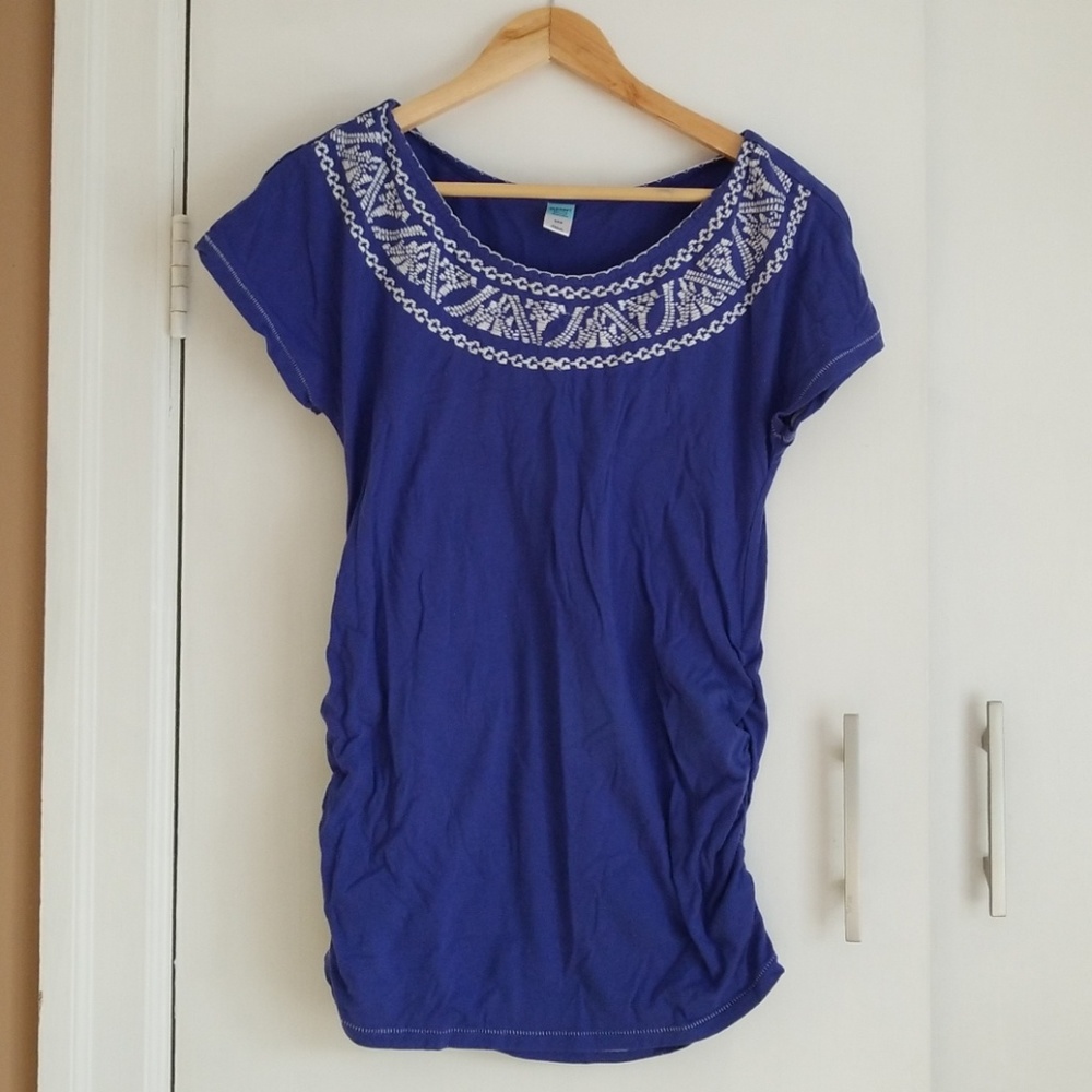 Old Navy maternity tee small S blue embroidered